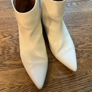 Universal Thread pointed toe boots